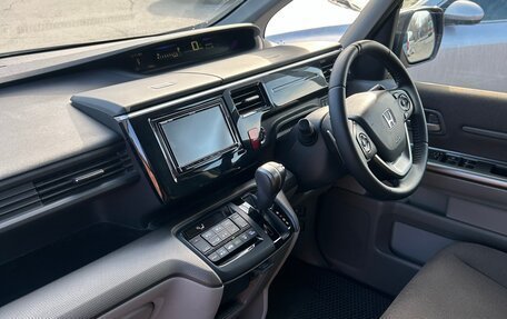 Honda Stepwgn IV, 2017 год, 1 735 000 рублей, 12 фотография