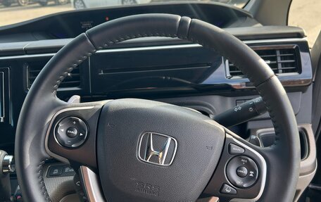 Honda Stepwgn IV, 2017 год, 1 735 000 рублей, 18 фотография