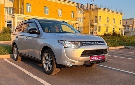 Mitsubishi Outlander III рестайлинг 3, 2012 год, 1 250 000 рублей, 1 фотография