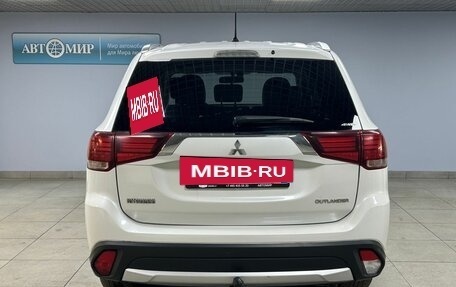 Mitsubishi Outlander III рестайлинг 3, 2016 год, 1 878 000 рублей, 6 фотография