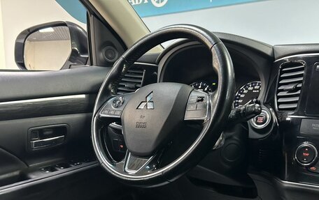 Mitsubishi Outlander III рестайлинг 3, 2016 год, 1 878 000 рублей, 17 фотография