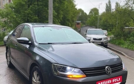 Volkswagen Jetta VI, 2011 год, 830 000 рублей, 2 фотография