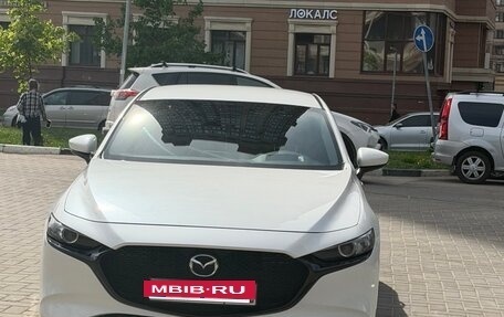 Mazda 3, 2019 год, 2 000 000 рублей, 2 фотография