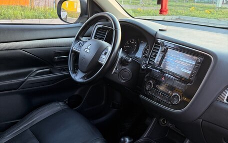 Mitsubishi Outlander III рестайлинг 3, 2012 год, 1 250 000 рублей, 16 фотография