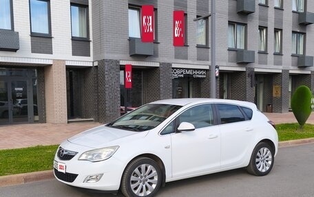 Opel Astra J, 2011 год, 750 000 рублей, 2 фотография
