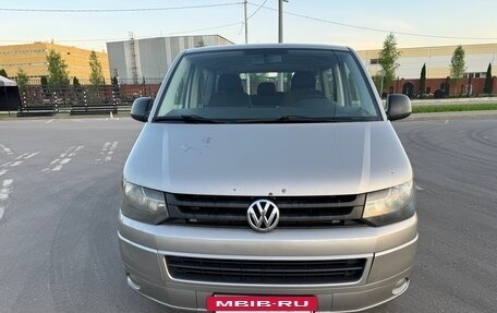 Volkswagen Caravelle T5, 2011 год, 1 950 000 рублей, 2 фотография
