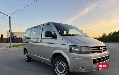 Volkswagen Caravelle T5, 2011 год, 1 950 000 рублей, 3 фотография