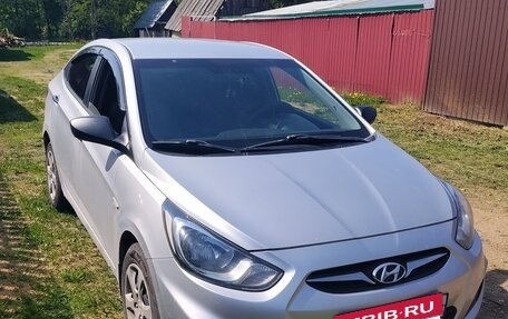 Hyundai Solaris II рестайлинг, 2011 год, 600 000 рублей, 4 фотография