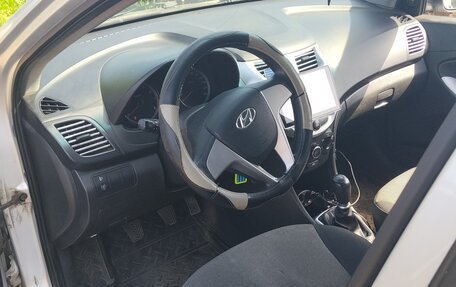 Hyundai Solaris II рестайлинг, 2011 год, 600 000 рублей, 9 фотография