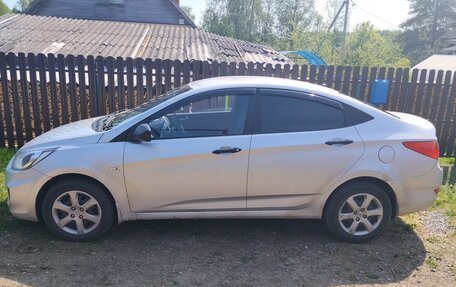 Hyundai Solaris II рестайлинг, 2011 год, 600 000 рублей, 7 фотография