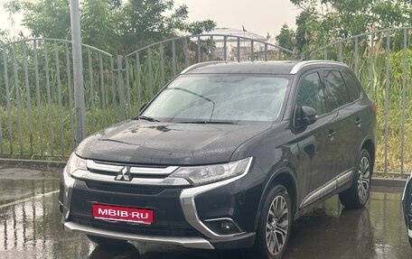 Mitsubishi Outlander III рестайлинг 3, 2018 год, 1 850 000 рублей, 1 фотография