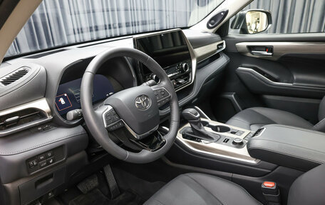 Toyota Highlander, 2025 год, 5 698 000 рублей, 17 фотография
