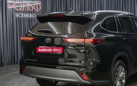 Toyota Highlander, 2025 год, 5 698 000 рублей, 24 фотография