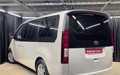 Hyundai Staria, 2021 год, 4 150 000 рублей, 2 фотография