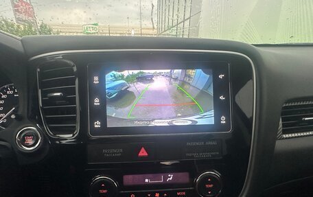 Mitsubishi Outlander III рестайлинг 3, 2018 год, 1 850 000 рублей, 4 фотография