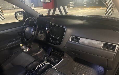 Mitsubishi Outlander III рестайлинг 3, 2018 год, 1 850 000 рублей, 11 фотография