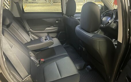 Mitsubishi Outlander III рестайлинг 3, 2018 год, 1 850 000 рублей, 12 фотография