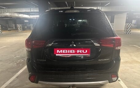 Mitsubishi Outlander III рестайлинг 3, 2018 год, 1 850 000 рублей, 7 фотография
