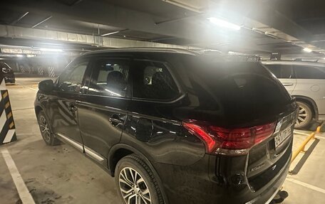 Mitsubishi Outlander III рестайлинг 3, 2018 год, 1 850 000 рублей, 13 фотография