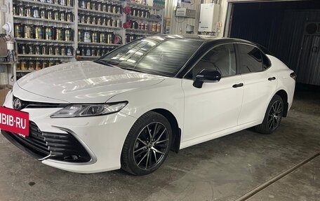 Toyota Camry, 2021 год, 2 399 999 рублей, 6 фотография