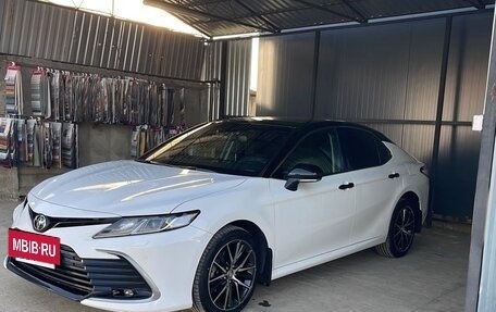 Toyota Camry, 2021 год, 2 399 999 рублей, 8 фотография