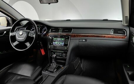 Skoda Superb III рестайлинг, 2012 год, 1 065 000 рублей, 13 фотография