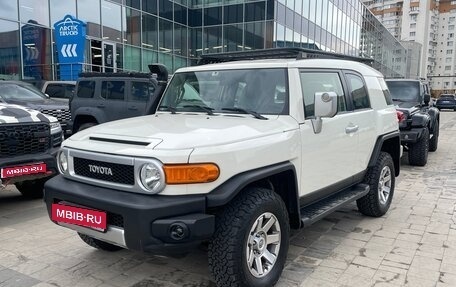 Toyota FJ Cruiser, 2022 год, 7 500 000 рублей, 1 фотография