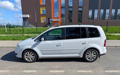 Volkswagen Touran III, 2007 год, 700 000 рублей, 3 фотография