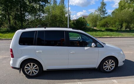 Volkswagen Touran III, 2007 год, 700 000 рублей, 2 фотография
