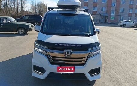 Honda Stepwgn IV, 2020 год, 2 300 000 рублей, 2 фотография