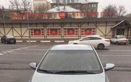 Hyundai Solaris II рестайлинг, 2011 год, 210 000 рублей, 1 фотография