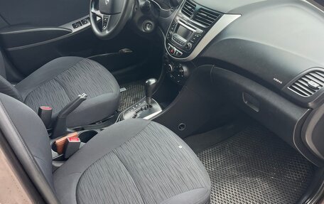 Hyundai Solaris II рестайлинг, 2015 год, 880 000 рублей, 9 фотография