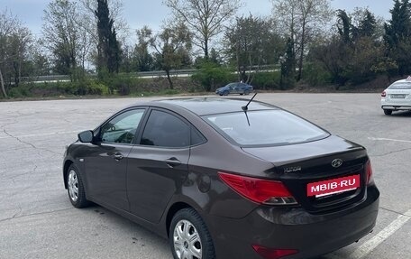 Hyundai Solaris II рестайлинг, 2015 год, 880 000 рублей, 5 фотография