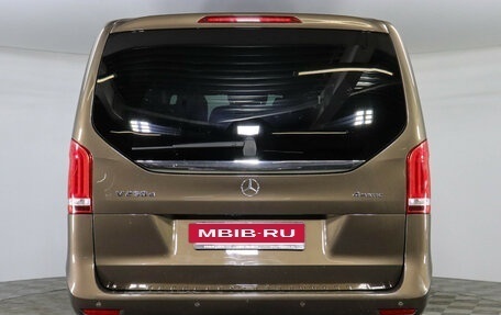 Mercedes-Benz V-Класс, 2017 год, 4 250 000 рублей, 6 фотография