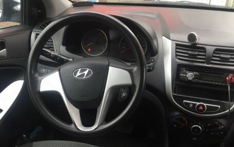 Hyundai Solaris II рестайлинг, 2011 год, 210 000 рублей, 3 фотография