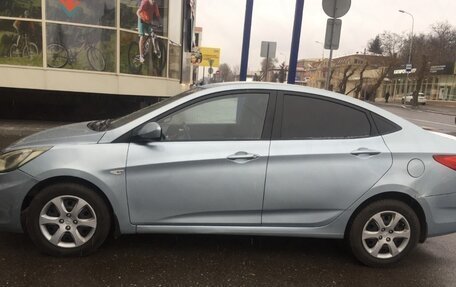 Hyundai Solaris II рестайлинг, 2011 год, 210 000 рублей, 2 фотография