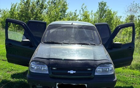 Chevrolet Niva I рестайлинг, 2004 год, 170 000 рублей, 1 фотография