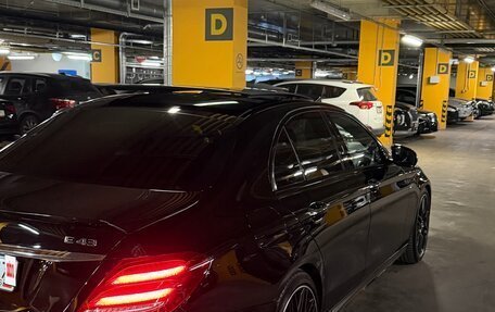 Mercedes-Benz E-Класс, 2017 год, 3 750 000 рублей, 4 фотография
