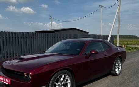 Dodge Challenger III рестайлинг 2, 2020 год, 4 200 000 рублей, 2 фотография