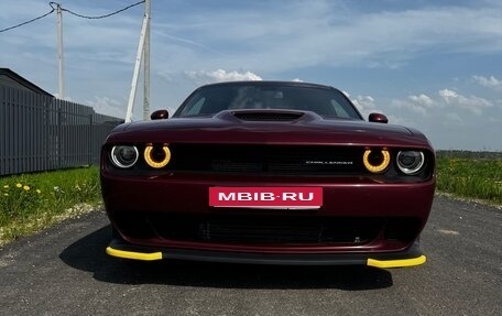 Dodge Challenger III рестайлинг 2, 2020 год, 4 200 000 рублей, 6 фотография