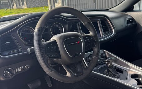 Dodge Challenger III рестайлинг 2, 2020 год, 4 200 000 рублей, 13 фотография
