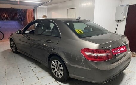 Mercedes-Benz E-Класс, 2012 год, 1 990 000 рублей, 3 фотография