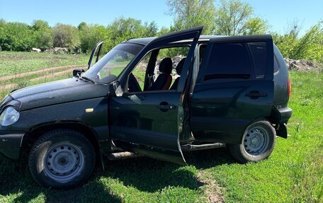 Chevrolet Niva I рестайлинг, 2004 год, 170 000 рублей, 2 фотография
