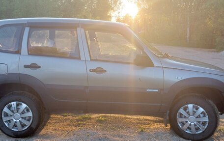 Chevrolet Niva I рестайлинг, 2011 год, 630 000 рублей, 3 фотография