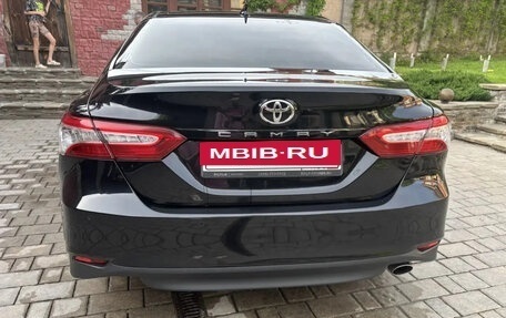 Toyota Camry, 2021 год, 3 000 000 рублей, 2 фотография