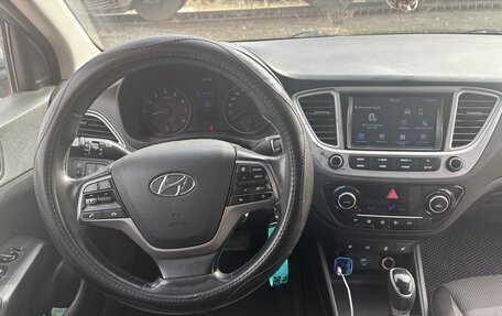 Hyundai Solaris II рестайлинг, 2019 год, 1 295 000 рублей, 8 фотография