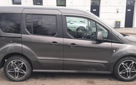 Ford Tourneo Connect II рестайлинг, 2018 год, 1 380 000 рублей, 4 фотография