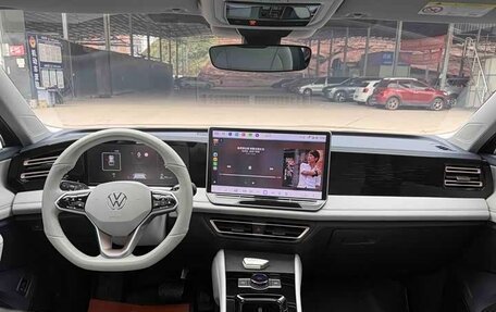 Volkswagen Tiguan, 2025 год, 4 568 000 рублей, 9 фотография