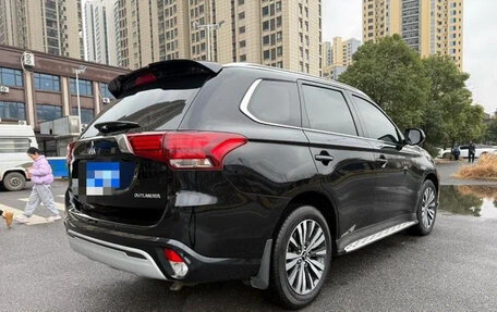 Mitsubishi Outlander III рестайлинг 3, 2022 год, 1 705 000 рублей, 6 фотография