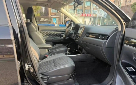 Mitsubishi Outlander III рестайлинг 3, 2022 год, 1 705 000 рублей, 13 фотография